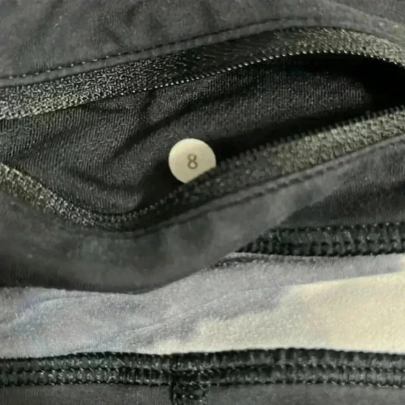 Lululemon Run: Inspire Crop II
Black / White Coal Tinted Canvas Super - Picture 9 of 10